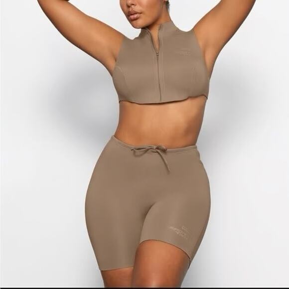 SKIMS Other - NWT SKIMS SPORT SWIM SCUBA MID THIGH SHORTS IN DESERT SIZE LARGE
